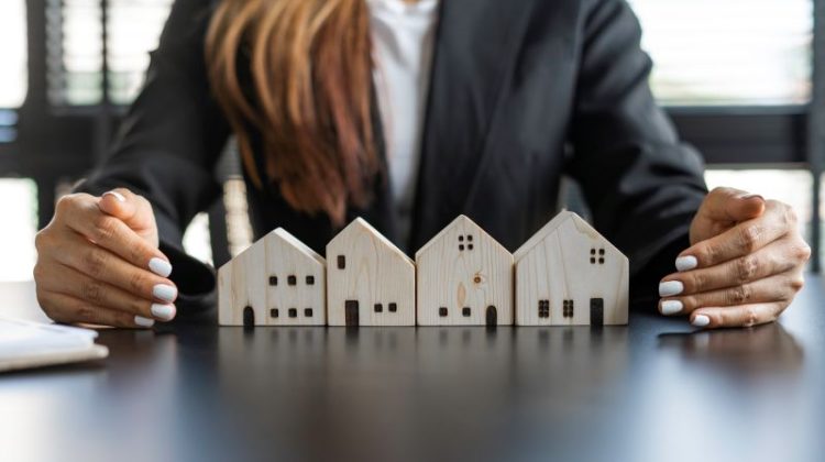 Real estate agents are supporting a model home to offer home insurance