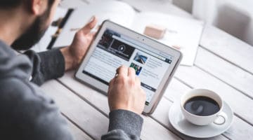 freelancer reading a blog