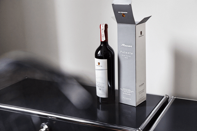 Box for packaging wine bottle