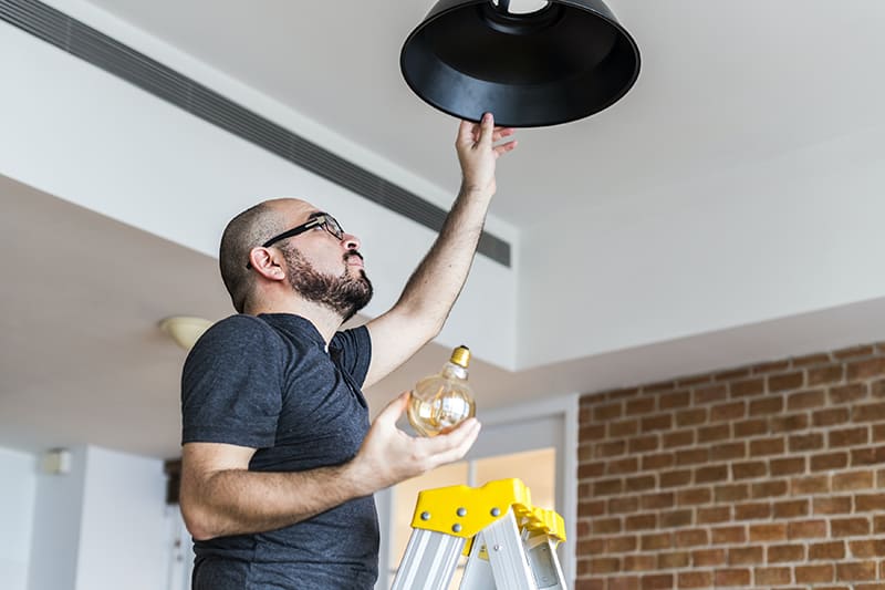 How To Change Light Bulb In Ceiling Fan