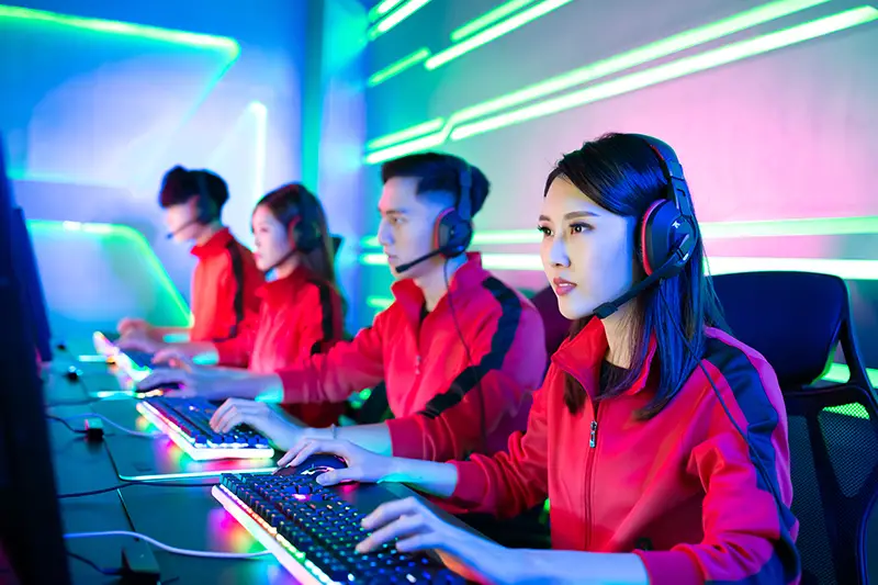 Team Asian teenage cyber gamers