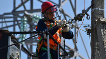 MAn fixing steel cable