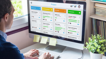 Man working on his computer using the kanban methology system