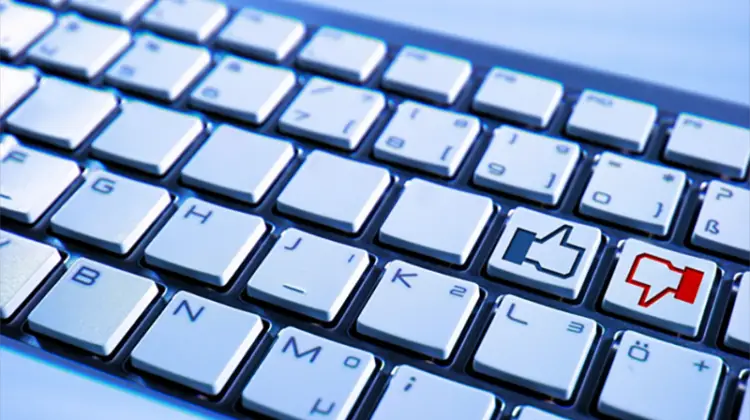 Keyboard with thumbs up and thumbs down keys