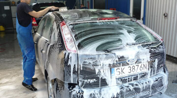 Man washing the car