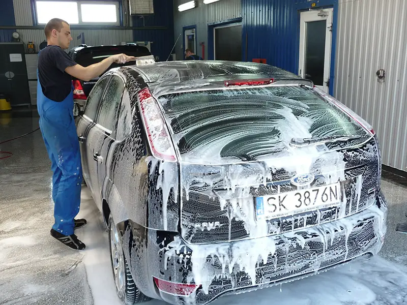 Man washing the car