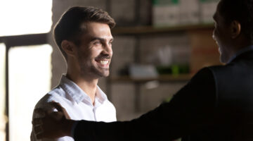 boss congratulating employee for the good work