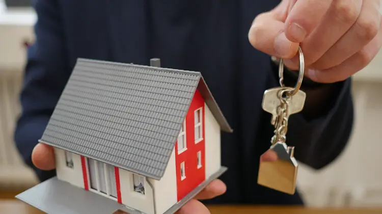 House key handing by a person