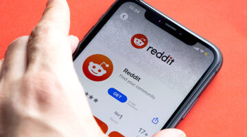 Reddit logo on iPhone 11