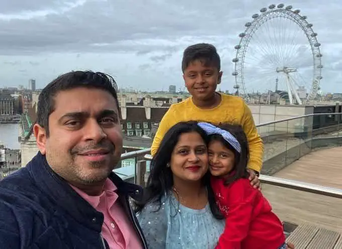 Siddharth Mahajan Family picture in London