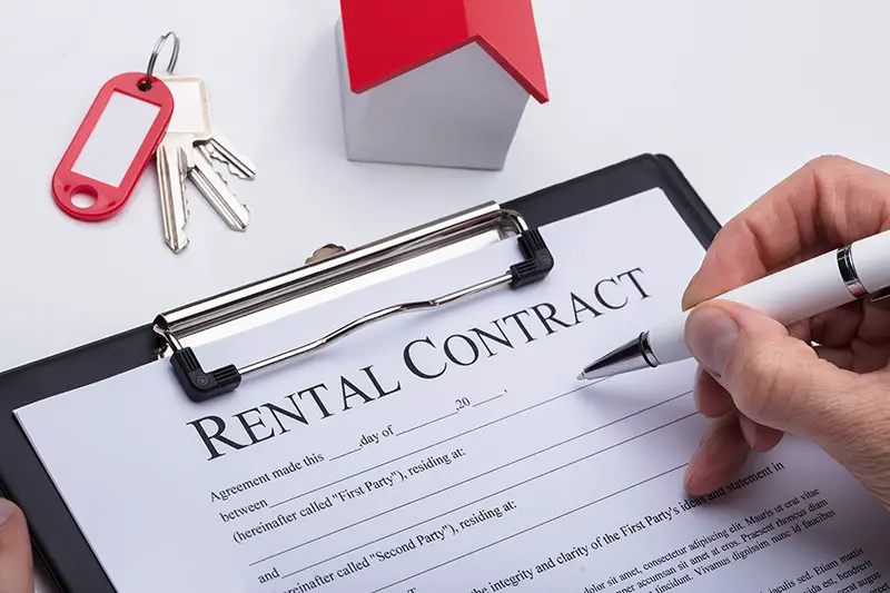 Person signing a rental contract