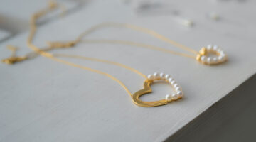Gold and pearl necklace