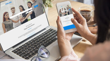 Woman looking for online jobs