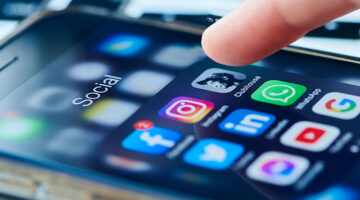 clubhouse app icon on smartphone screen