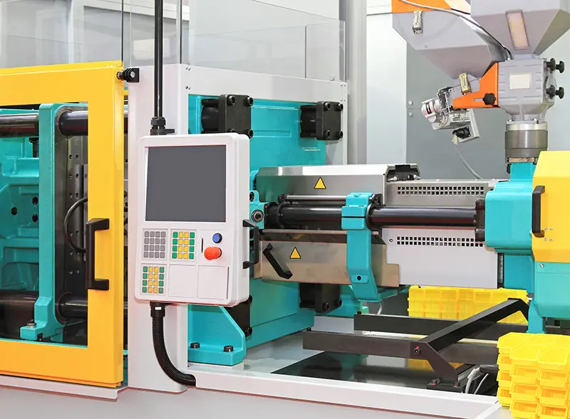 Injection moulding machine for plastic parts production