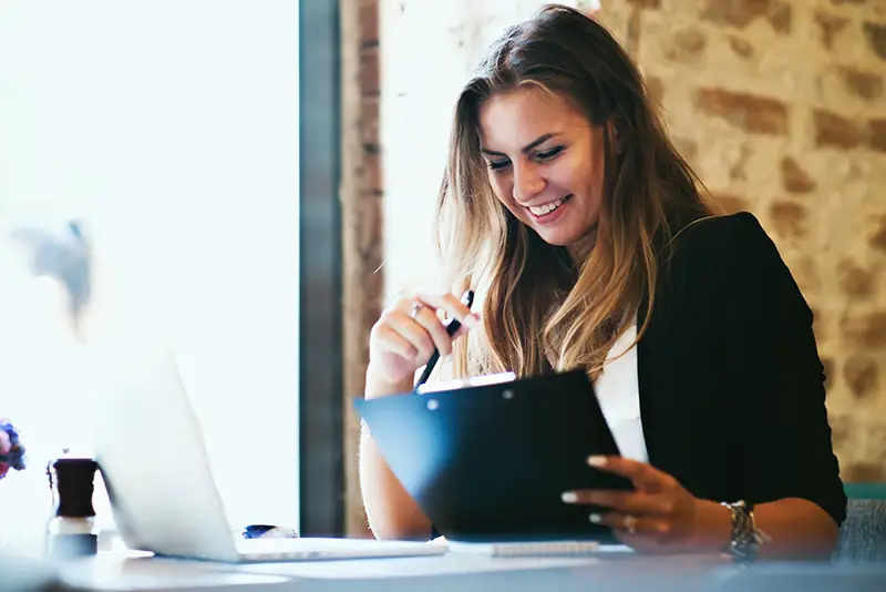 Business woman with a folder at the table