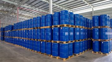 The tanks are arranged in the factory.