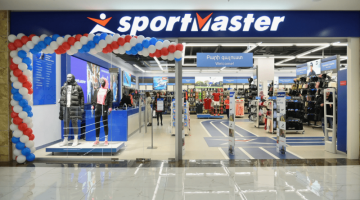 Store front image for Sportmaster retail unit in a shopping mall