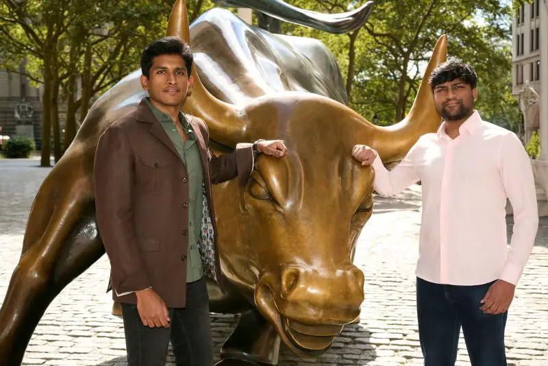 Maximor Founders next to the bull at wall street